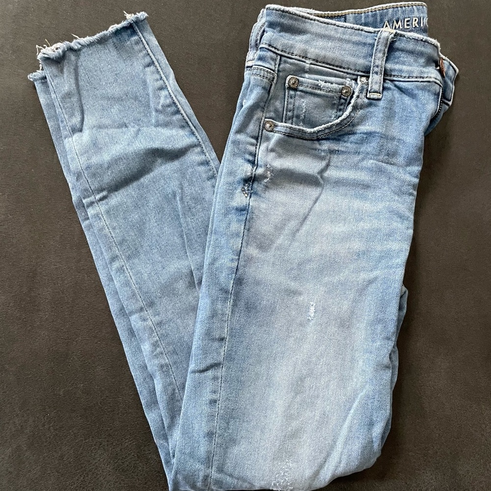 American Eagle light wash distressed skinny jeans